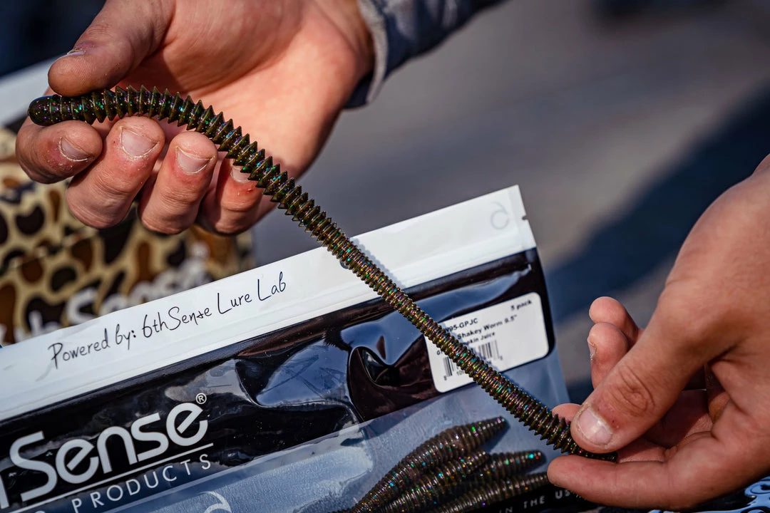 6th Sense Fishing Divine Shakey Worm - Green Pumpkin Juice 6 6th Sense Fishing Divine Shakey Worm - Green Pumpkin Juice