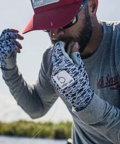 6th Sense Fishing SOLIS Sun Gloves - Fish Print
